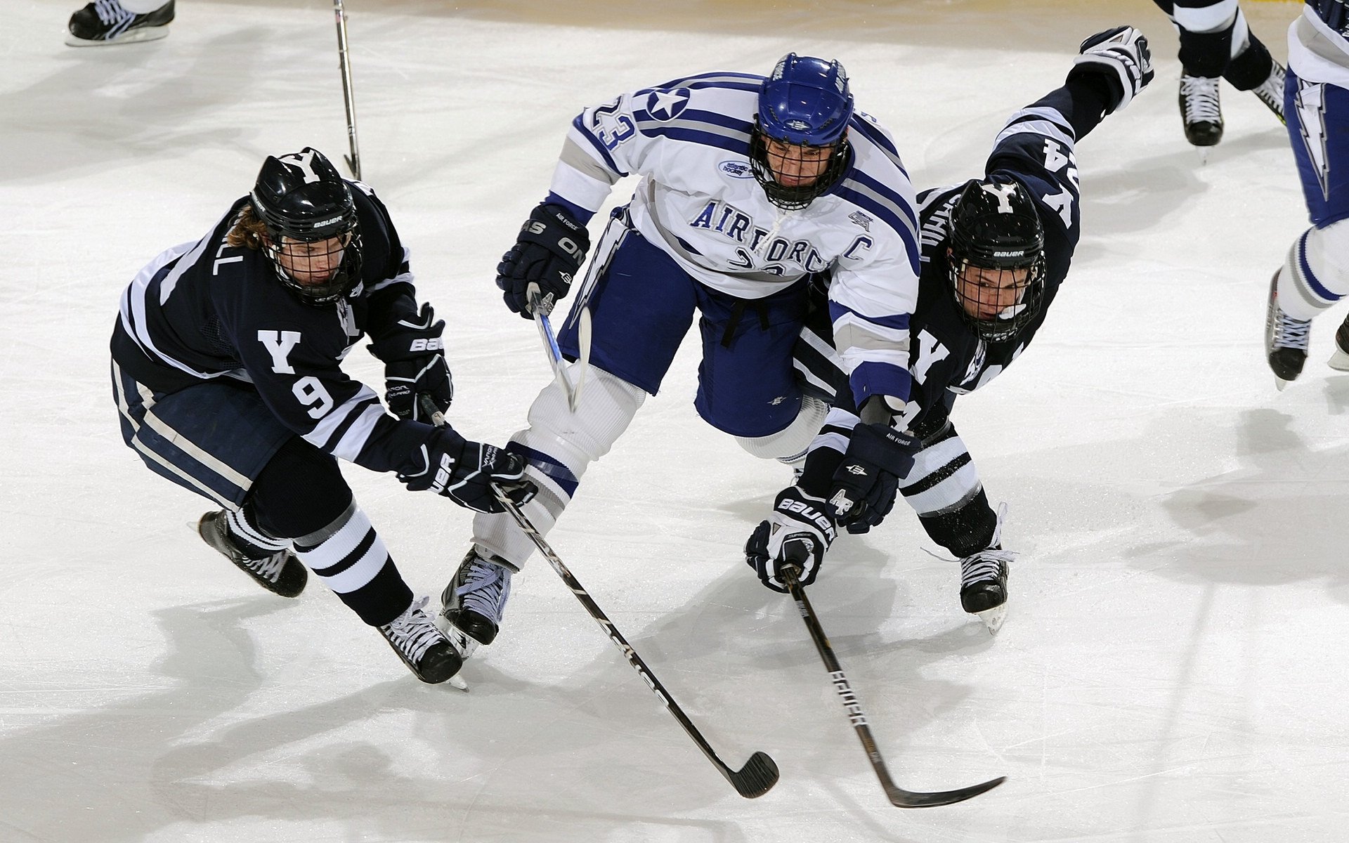 “足球+科技”新模式推动比赛更智能、更精彩，足球高科技