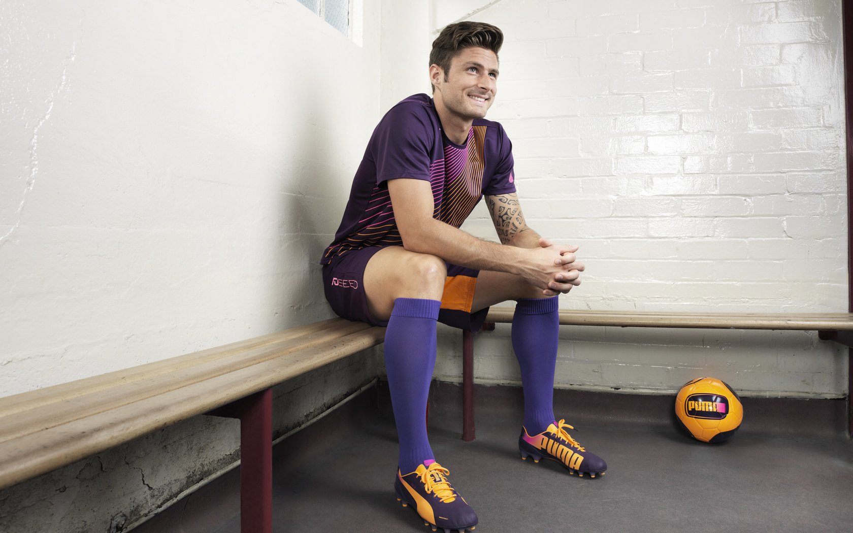 美国队中场贝尔特拉在巴黎奥运会上展现出强大的进攻组织能力，贝尔特拉梅